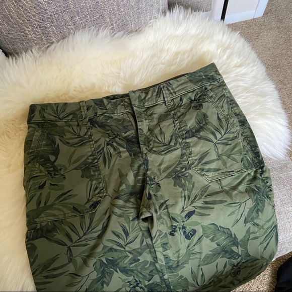 Old Navy Pixie Pants - Picture 2 of 4